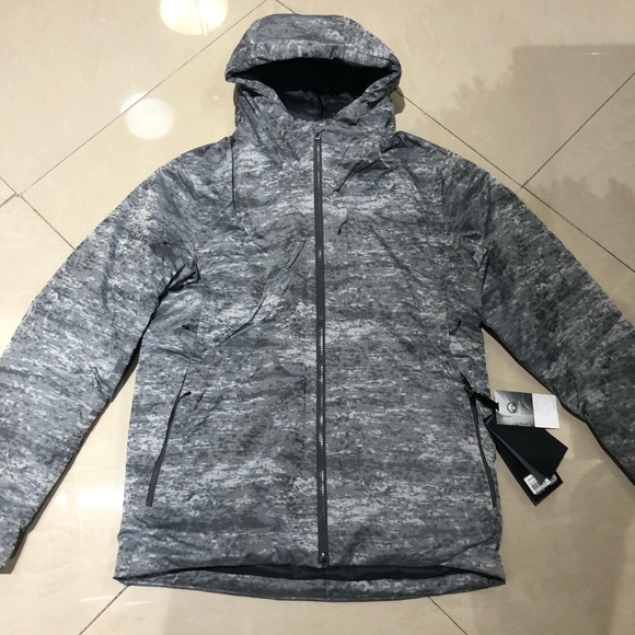 NWT Lululemon Pinnacle Warmth Jacket $398-Size L - Picture 3 of 9